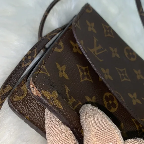 225 Pre Owned Authentic Vintage Louis Vuitton Monogram Crossbody Bag - Picture 7 of 15